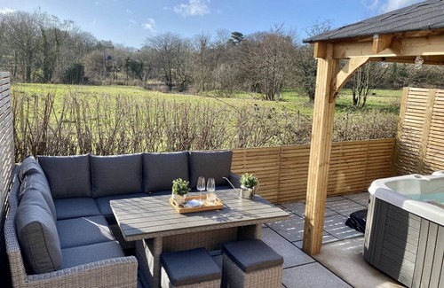 Ennerdale Bridge House | Teapot Cottage 5* - Eclectic and Cosy with Hot Tub