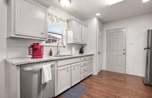 Lubbock House | Tech Fans Relax - Work Crews Welcome!