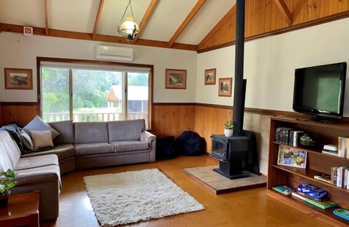 Kalgan Ski Chalet | Tech free (no WIFI) farm stay that will leave your soul recharged