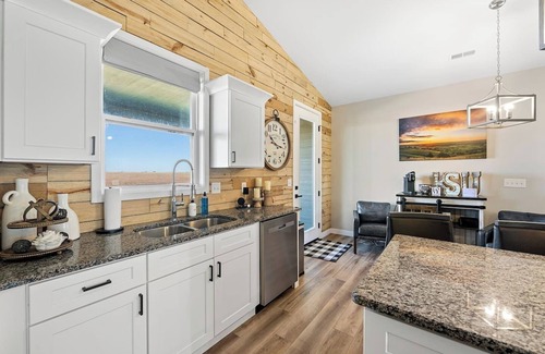 Manhattan House | Tee'd Up Colbert Hills at Home Stay MHK