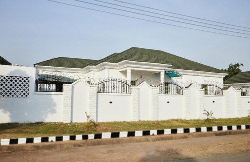 Gwarinpa Estate Apartment | Tee-whyte private home
