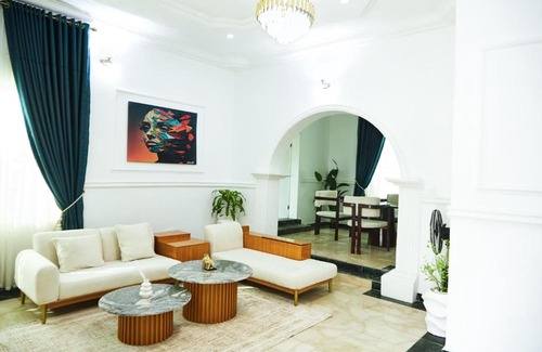 Gwarinpa Estate Apartment | Tee-whyte private home