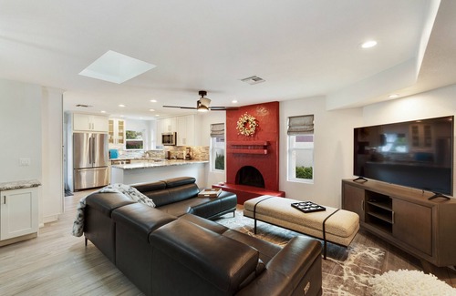 The Lakes House | Tempe Lakes Retreat – Heated Pool, Spa, Pickleball, Gym + Near ASU Campus