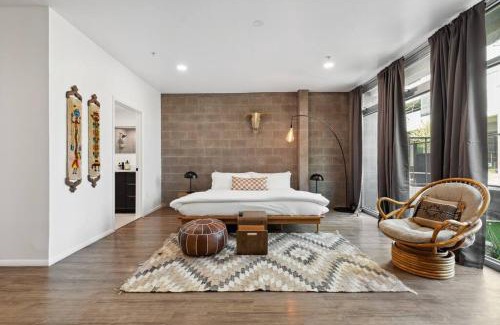 Riverside Apartment | Tempe Lofty Studios