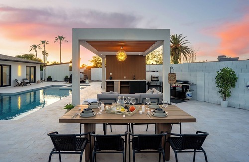 Tempe House | Tempe Luxe Hideaway: Pool, Spa, Sauna, Game Room, close to ASU and Downtown