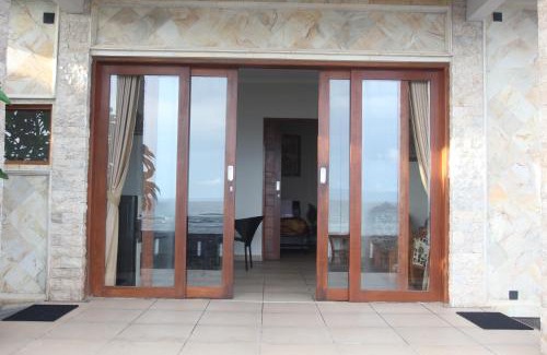 Candi Dasa Hotel | Temple Cafe & Seaside Cottages