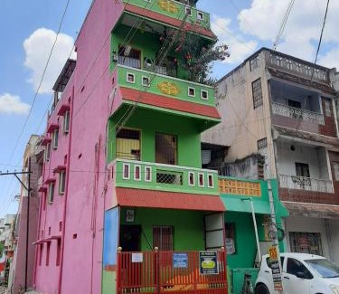 Kanchipuram House | Temple View Guest House Non AC and No Car Parking Near Kamatchi Amman Temple