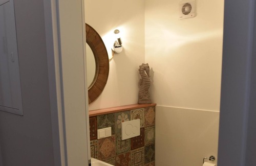 Kelkheim Apartment | Temporary living 2 minutes from the train station (27 minutes to Frankfurt Hbf)