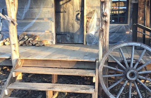Nauvoo Cabin | Ten Acre Treehouse, “Fort Henry Log Cabin”. Sleeps 2-4