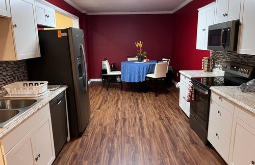 Elgin Apartment | Tenement Basement in a beautiful Southern home!
