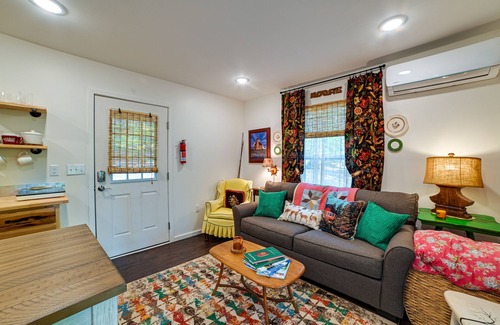 Dover Cottage | Tennessee Escape w/Hot Tub & Fire Pit!