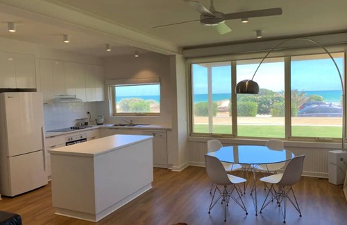 Tennyson Apartment | Tennyson Beachfront Unit 2