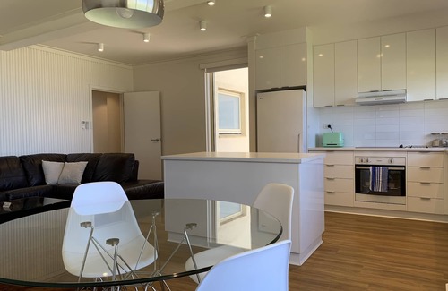 Tennyson Apartment | Tennyson Beachfront Unit 2