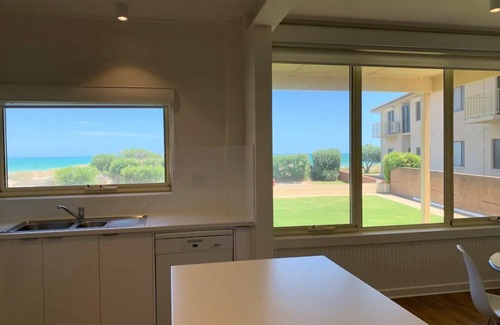 Tennyson Apartment | Tennyson Beachfront Unit 2