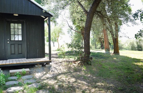 Harvard RV Rental | Tent Platform 3 | Pond View Glamping Tent