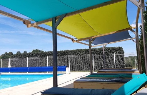 Jayac RV Rental | Tente Safari Équipée, Piscine, Camping Familial, Salle de Bain Privé