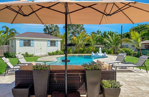 Jupiter House | Tequesta Beach House, Heated Private Pool, Close to Beach, Sleeps 8
