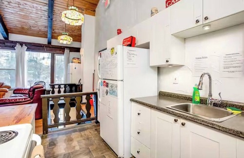 The Blue Mountains Cabin | "Tequila Sunrise" Big Space-Lots of Fun + HotTub (Natural Gas)