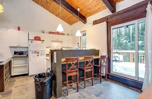 The Blue Mountains Cabin | "Tequila Sunrise" Big Space-Lots of Fun + HotTub (Natural Gas)
