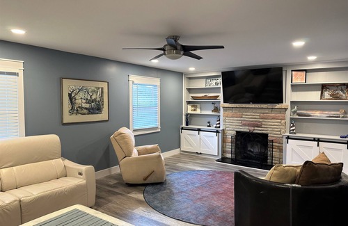 Oak Harbor House | Tequila Sunrise-Spacious Home on Lake Erie Near Port Clinton, Beaches, Game Room