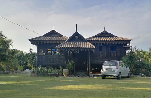 Tanjung Karang House | Teratak Nek Piah
