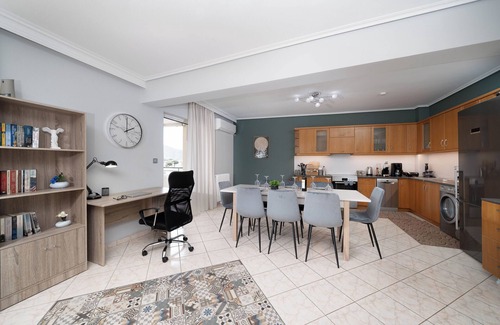 Markopoulon Apartment | Terminal Square Suites