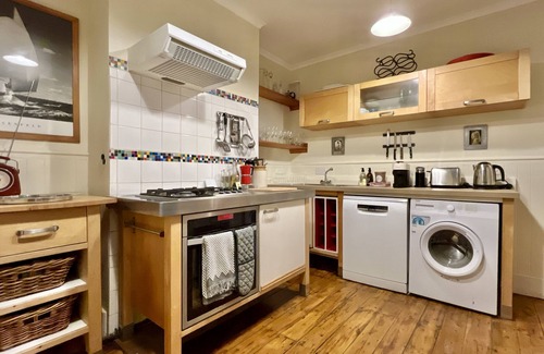 Bognor Regis Cottage | Tern Cottage by inspirestays.com - a cottage that sleeps 4 guests in 2 bedrooms