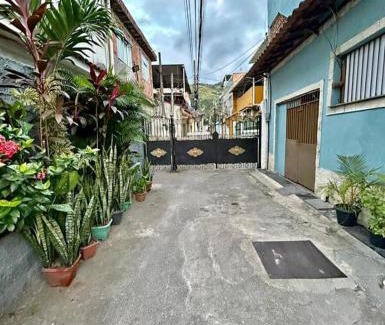 Realengo House | Terra do nunca