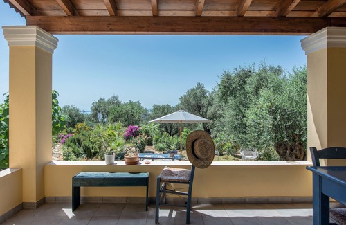 Spartylas House | Terra Rossa 2BD Holiday Home with Seaview - 3 km from Ipsos