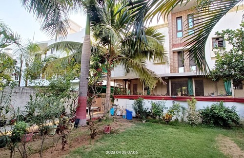 Vadodara House | Terrace Garden Bedroom First Floor 5 Minutes from Hotel Hayatt Place