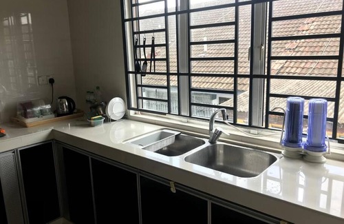Taman Pelangi House | Terrace house near Stulang Laut CIQ Midvalley KSL for 7Pax