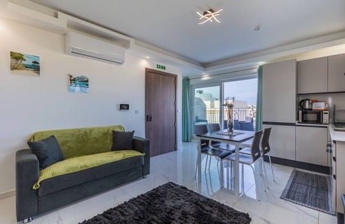 Msida Apartment | Terrace View - A Charming Two Bedrooms Air-Conditioned Penthouse