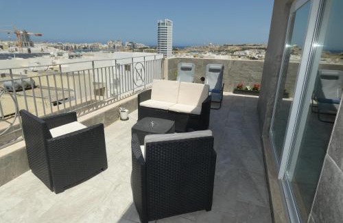 Msida Apartment | Terrace View - Stylish 2 Bedrooms Penthouse AC-WIFI