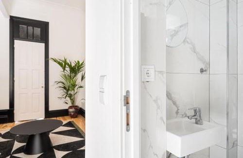 Uniao de Freguesias do Centro Apartment | Terraced Apartment in the Heart of Porto - Free Parking