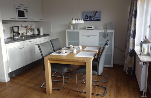 Scharbeutz Apartment | Terraced hill - partial sea view - Strandallee 140, direct beach location