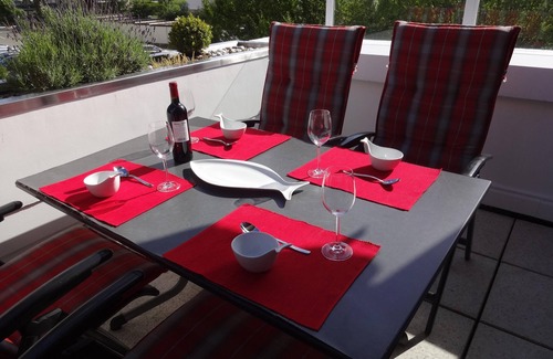 Scharbeutz Apartment | Terraced hill - partial sea view - Strandallee 140, direct beach location