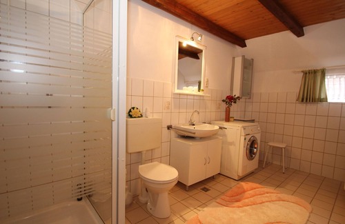Strackholt Apartment | terraced house in Strackholt with a terrace