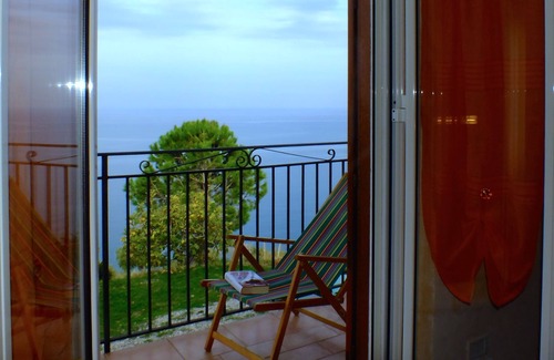 Tusa Apartment | TERRAMARE – look into the infinite sea