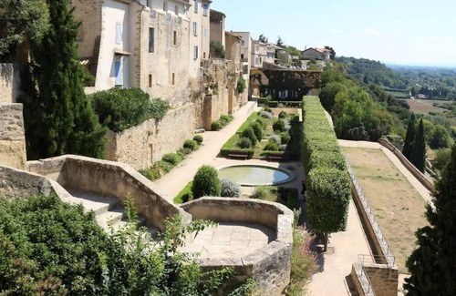 Lauris Apartment | Terrasses du Château | View in the Heart of the Village