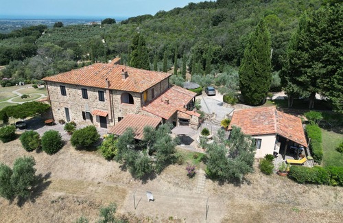 Castagneto Carducci Apartment | "Terrazza" apartment in a country house, garden, sea view 6 km to the sea