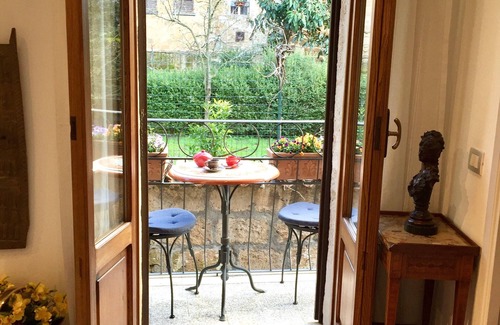Orvieto House | TERRAZZA PARADISO - Elegant Apt with a Furnished Roof Garden, Sleeps 4 + parking