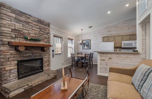 Conroe Apartment | Terrific 2-bedroom apartment in Conroe with fitness room, WiFi, AC