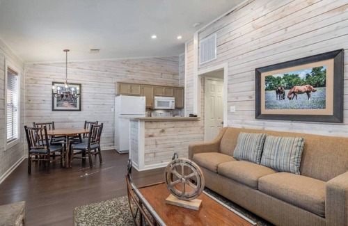 Conroe Apartment | Terrific 2-bedroom apartment in Conroe with fitness room, WiFi, AC