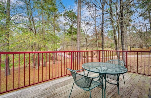 Conroe Apartment | Terrific 2-bedroom apartment in Conroe with fitness room, WiFi, AC