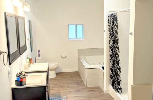 Catasauqua Apartment | Terrific corporate apartment with central air and jacuzzi in the Lehigh Valley