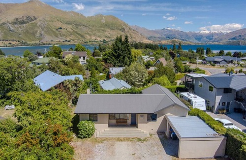 Wanaka House | Terrific views on Totara
