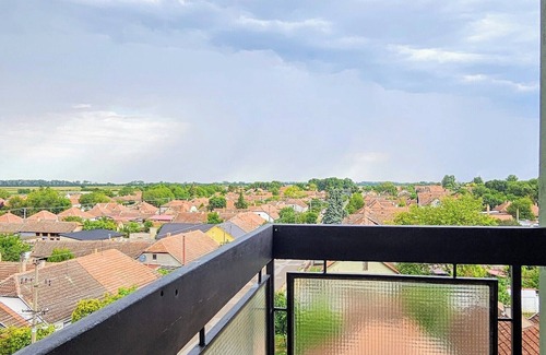 Odzaci Apartment | TESLA City-View Apartment with Free Parking, Fruits, Coffee & Wi-Fi Wi-Fi