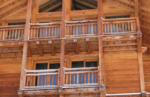 Les Claux Ski Chalet | TETRAS I Chalet de Prestige Vars 2000, sleeps 12 (8 adults/4 children)