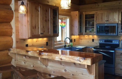 Silver Bay Cabin | Tettegouche Cedar Log Cabin amazing Lake Superior views near 4 state parks, SHT