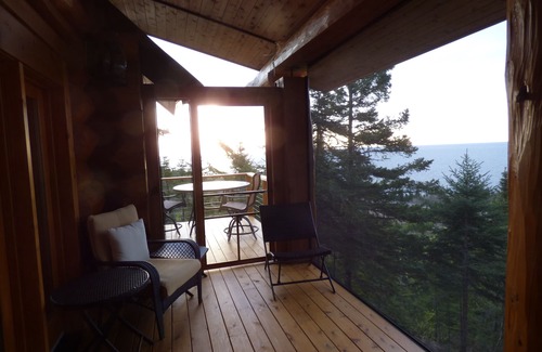 Silver Bay Cabin | Tettegouche Cedar Log Cabin amazing Lake Superior views near 4 state parks, SHT